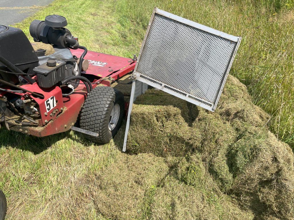 KAGE Katcher Grass Clipping Catcher dumping clippings